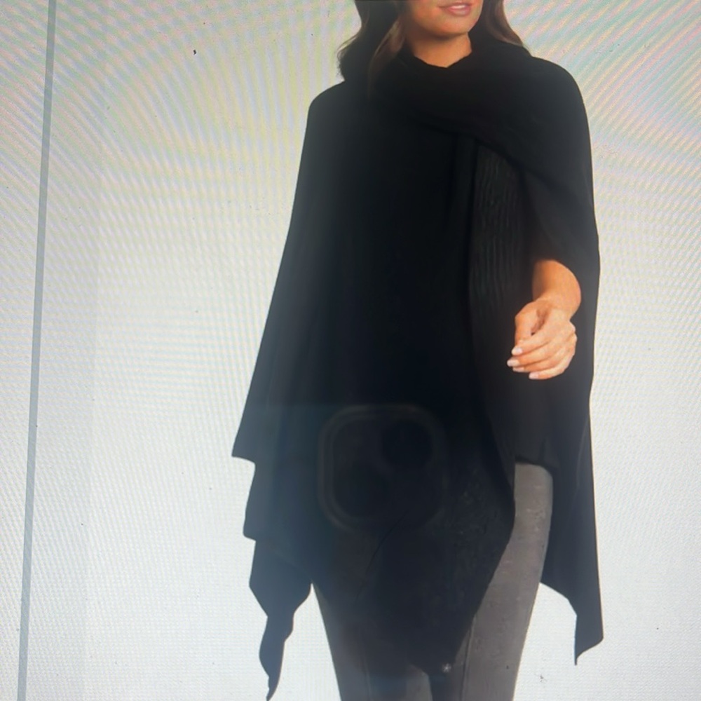 NWOT! Barefoot Dreams CozyChic Lite Ribbed Travel Wrap